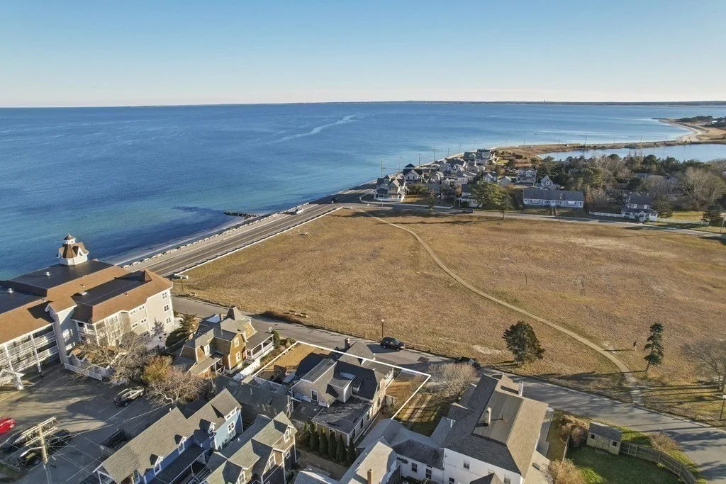 9 Tuckernuck Ave, Oak Bluffs