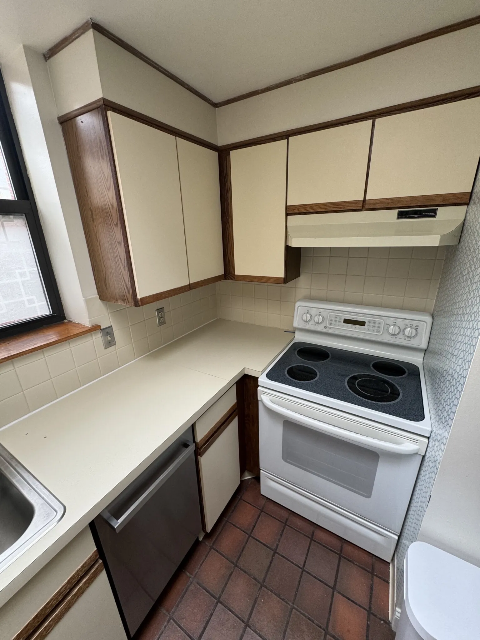 102 Gainsborough St, Fenway