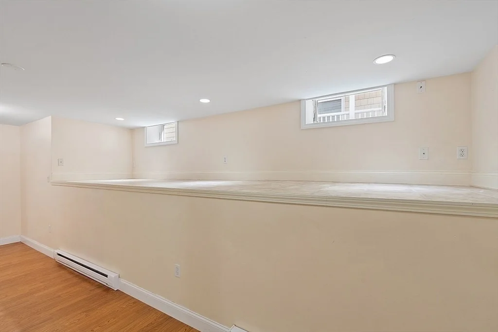 61 Western Ave, Gloucester