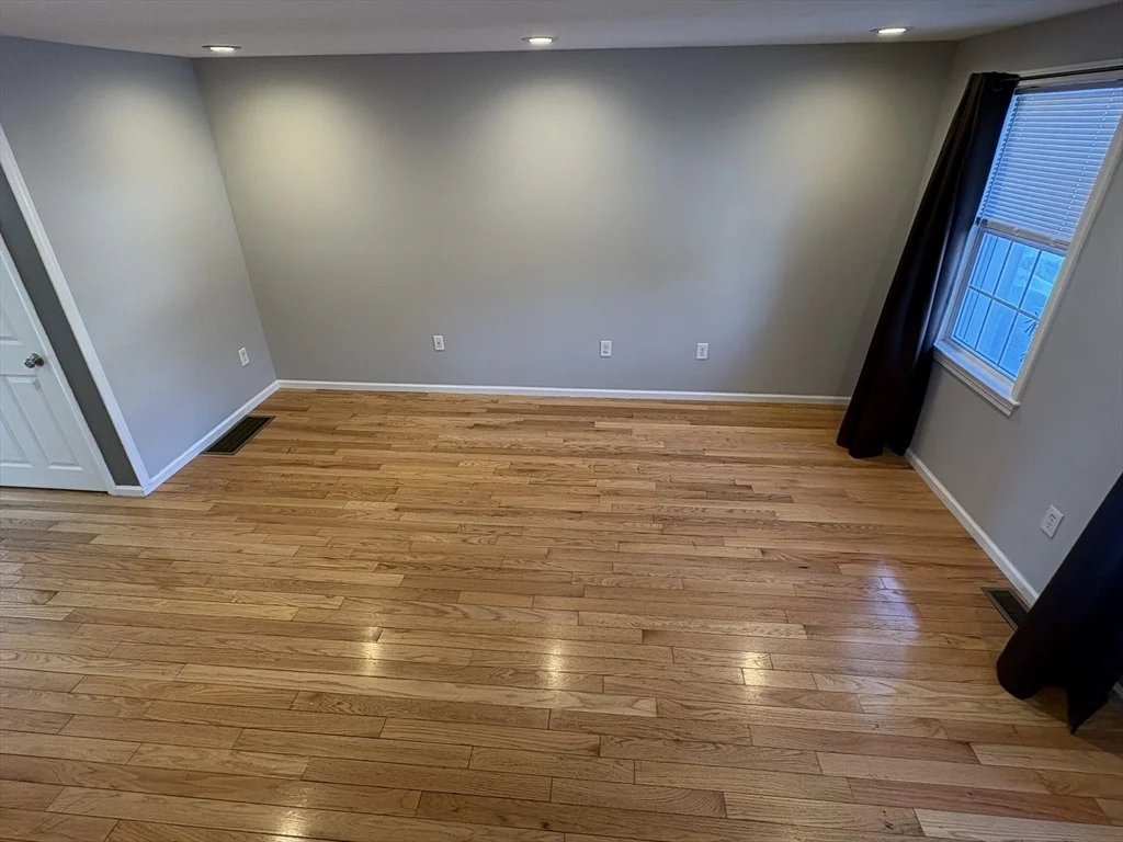 453 Turnpike St, Easton