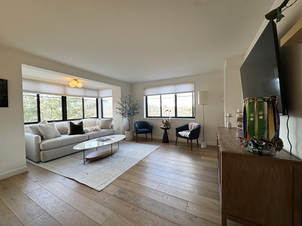 100 Ledgewood Dr, Stoneham