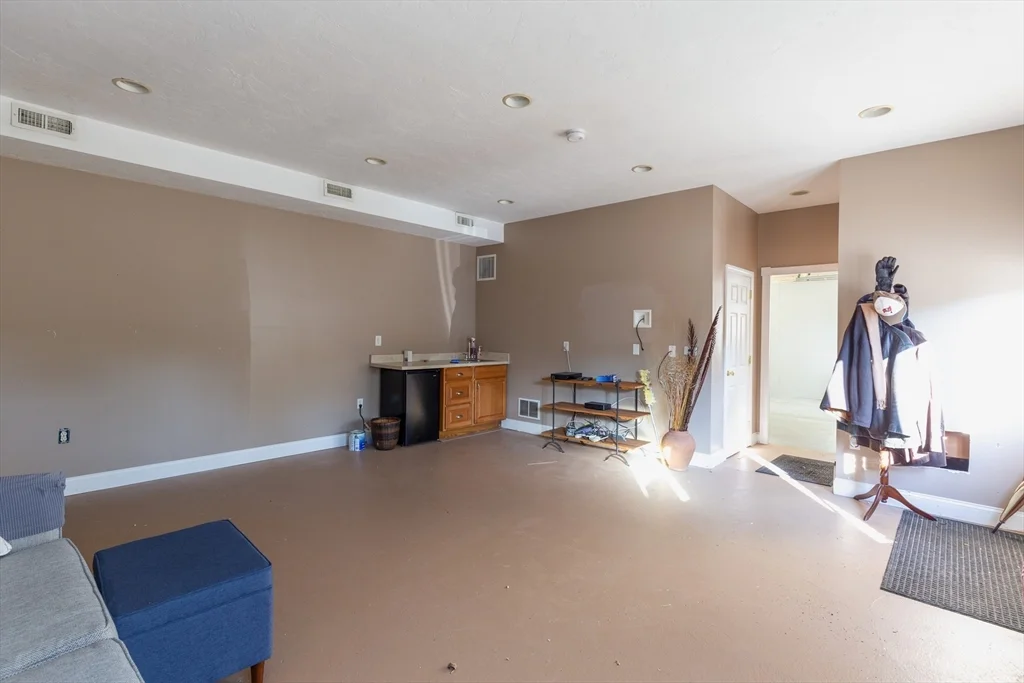 44 Russell St, Downtown