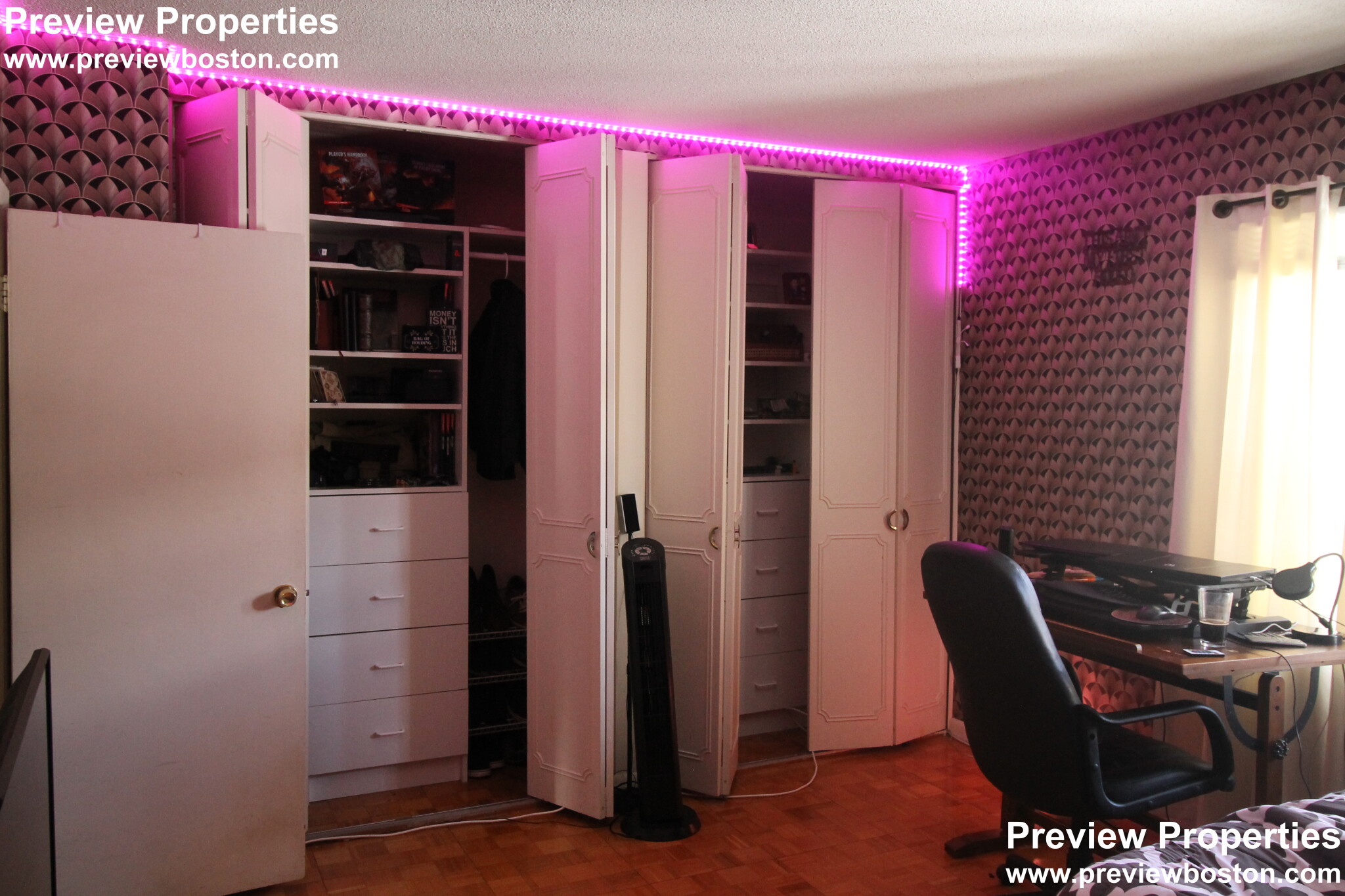 178 Lake Shore Rd, Oak Square