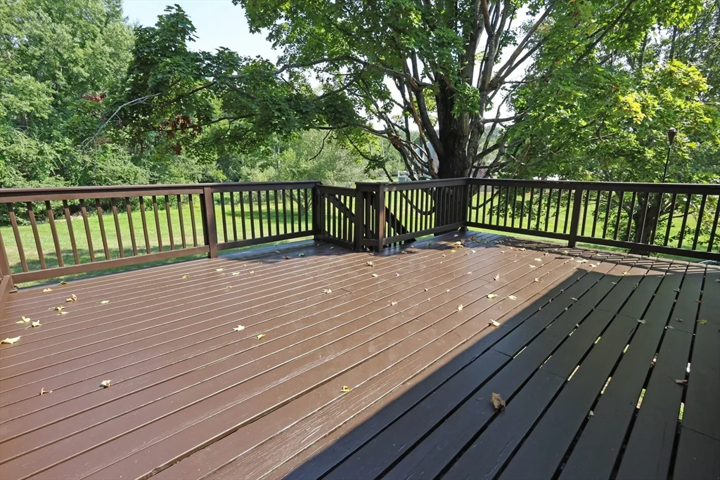 17 Fairview Dr, Westford