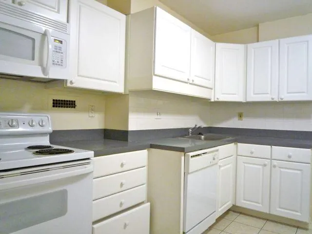 101 Monmouth St, Longwood