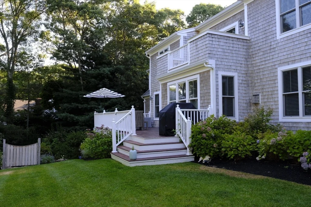 110 Clamshell Cove Rd, Cotuit