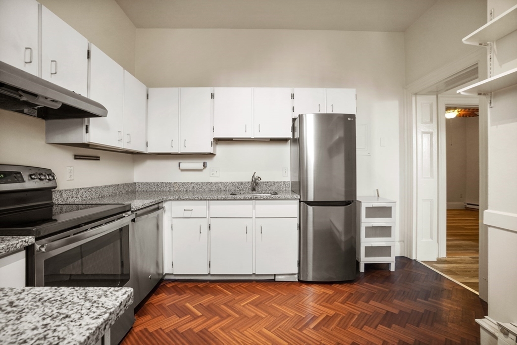 17 Gloucester St, Back Bay