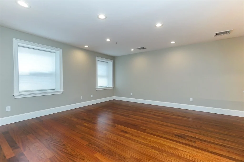 120 W 7th St, South Boston