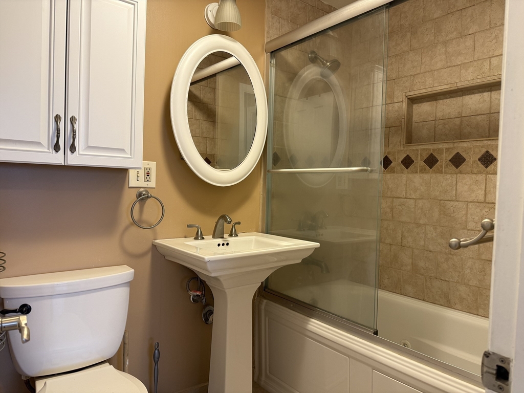 100 Governors Dr, Winthrop