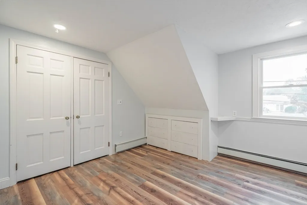 87 Brookfield Rd, Charlton