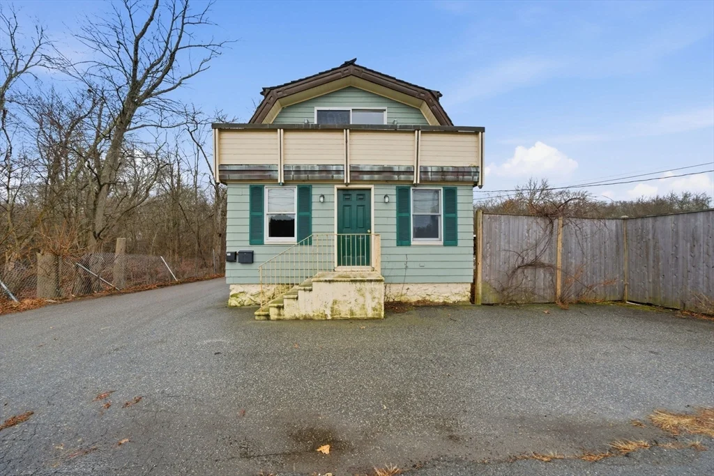 184 Park St, North Reading