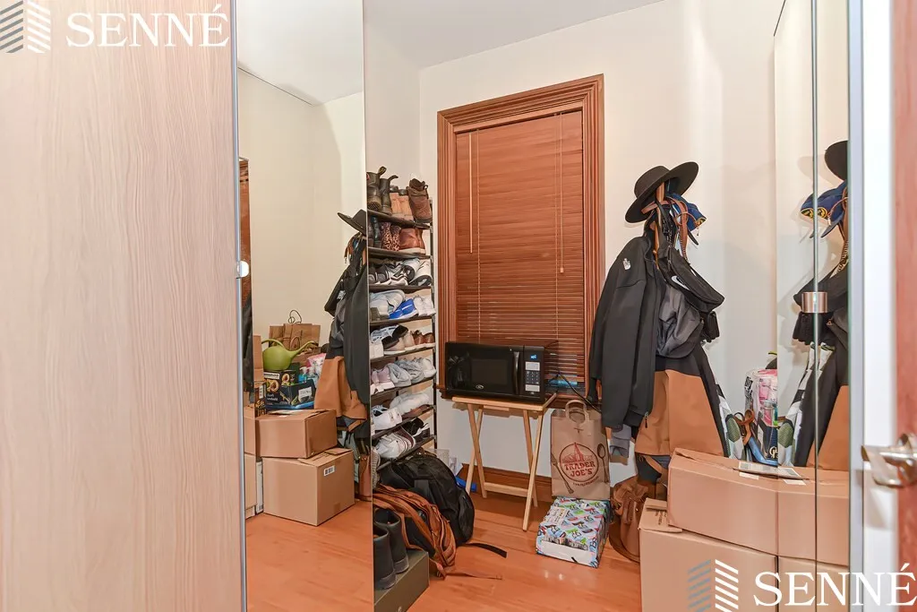 176 Hillside St, Mission Hill