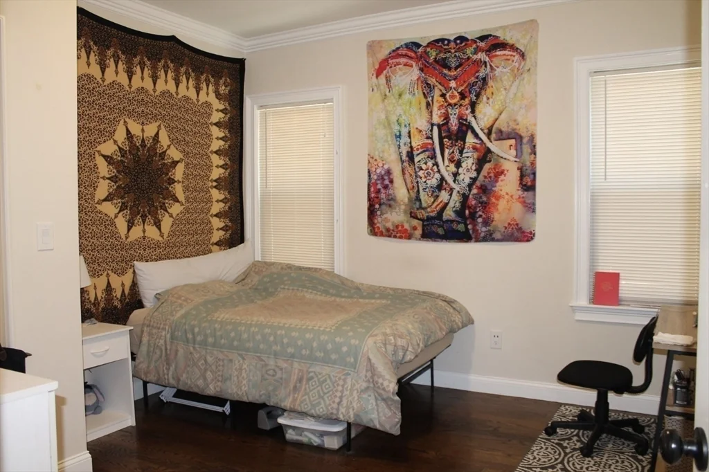 34 Circuit St, Roxbury