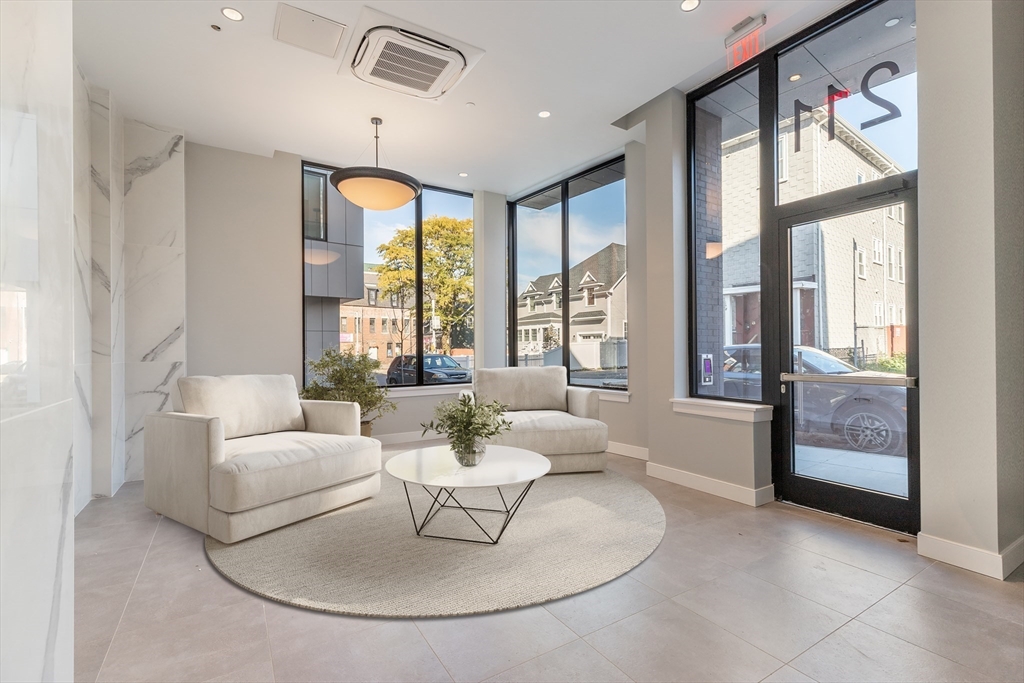 211 Green St, Jamaica Plain