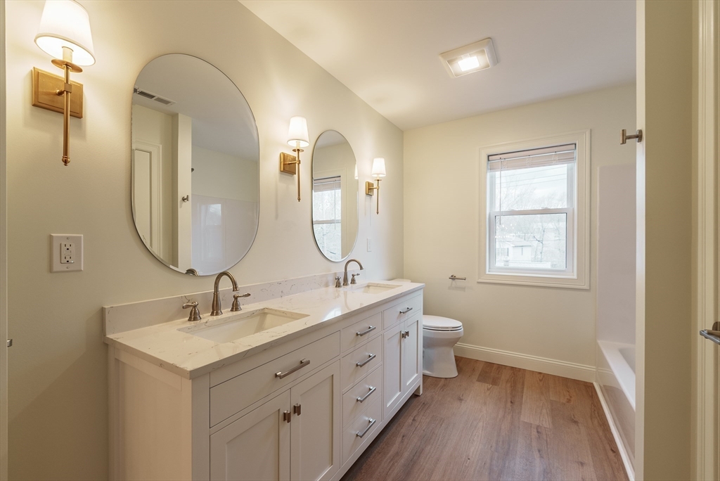 23 Moore St, Agawam