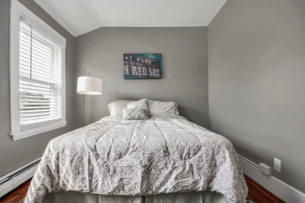 553 Main St, Medford