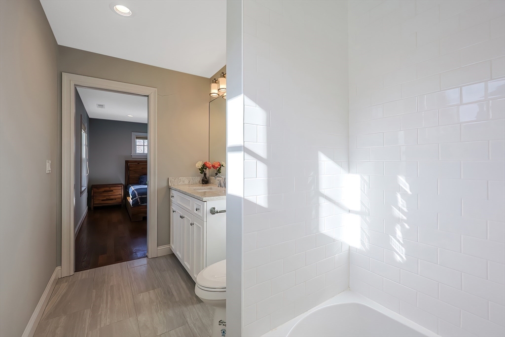 7 Marshall Rd, Wellesley