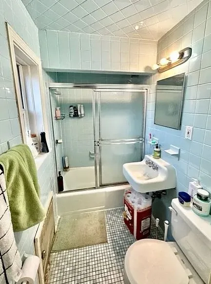 912 Beacon St, Fenway