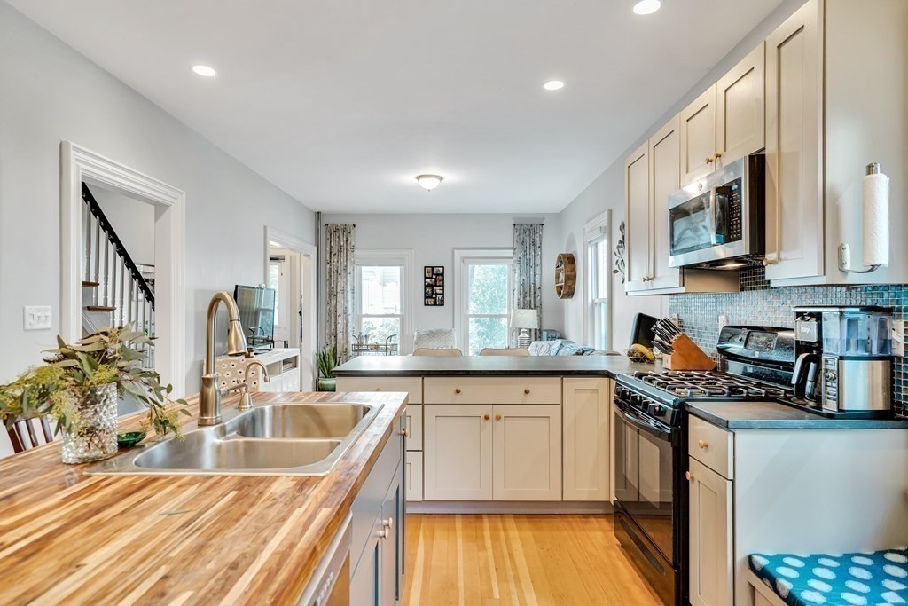 1 Riverside Pl, Riverside