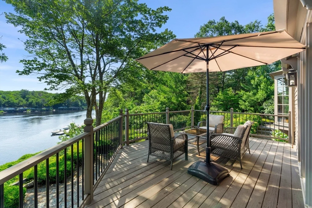 7 Pipers Quarry, Newburyport