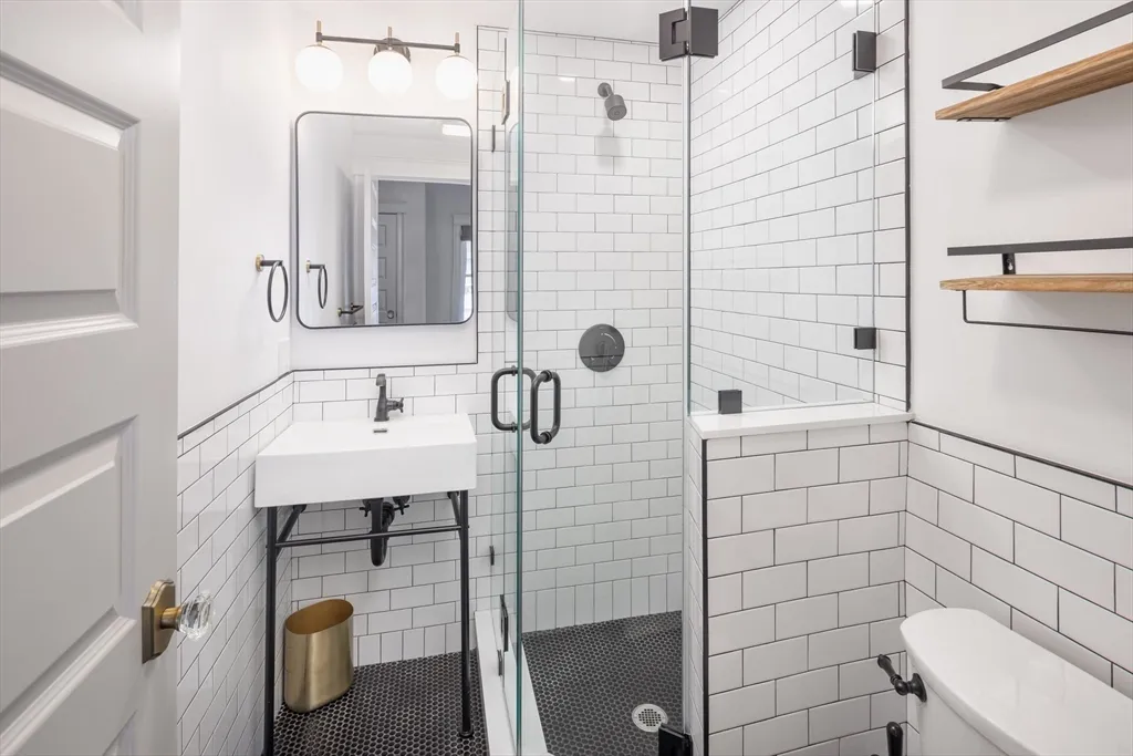 44 Winslow Rd, North Brookline