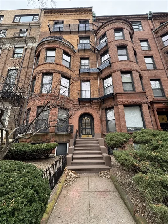 47 Bay State Rd, Fenway