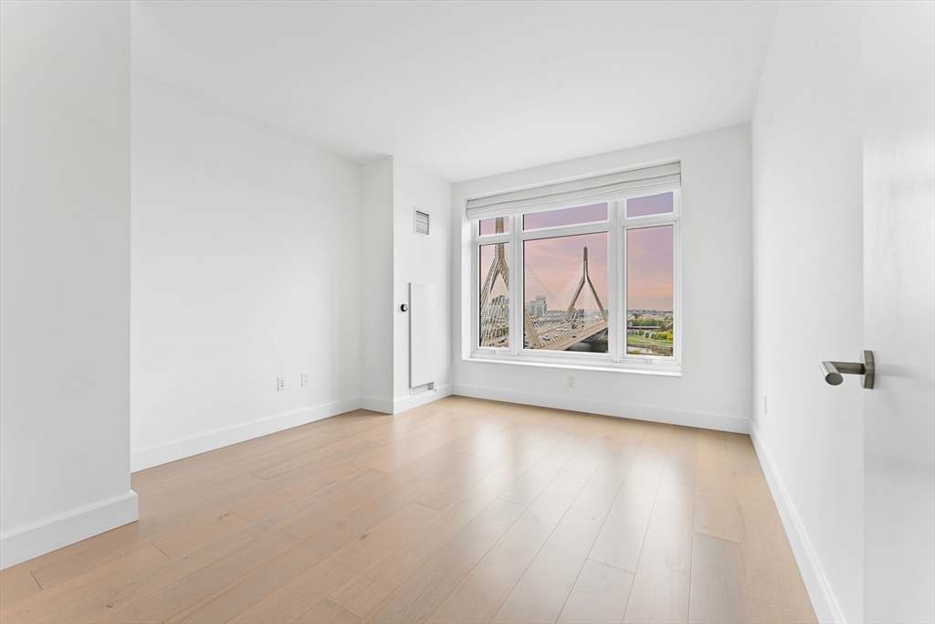 100 Lovejoy Wharf, Waterfront