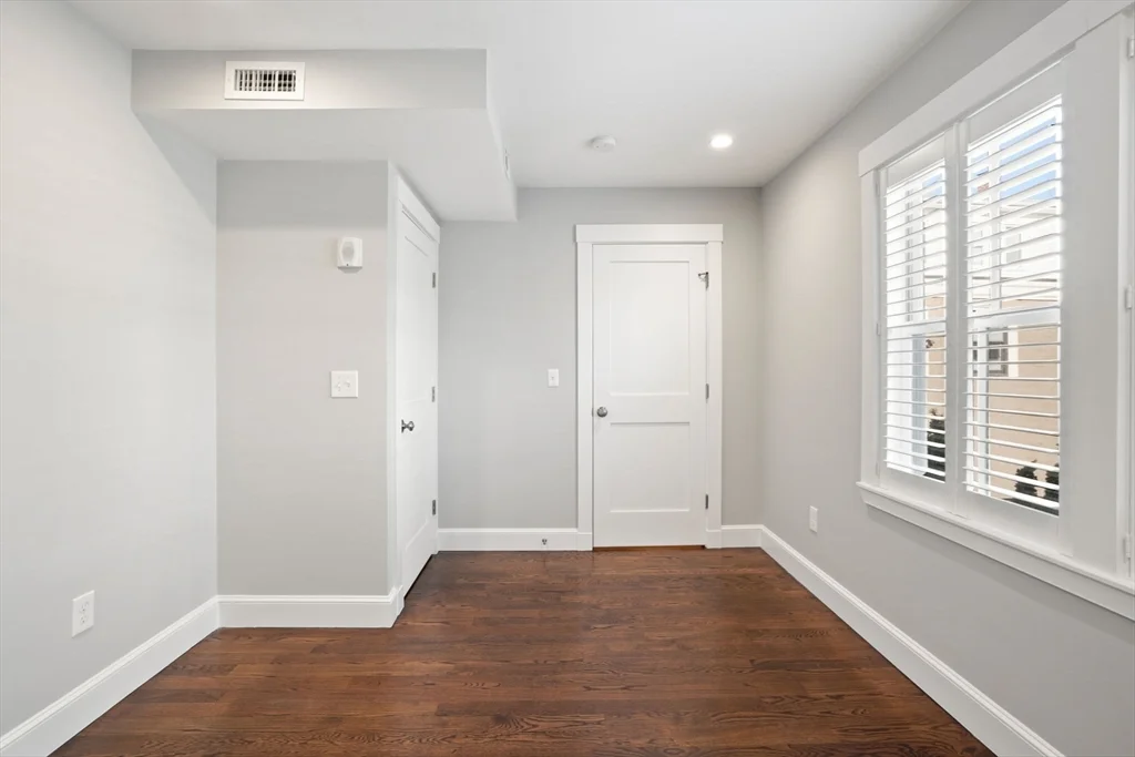 5 Atwood Sq, Jamaica Plain