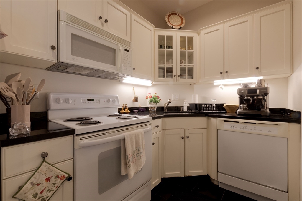 398 Marlborough St, Back Bay