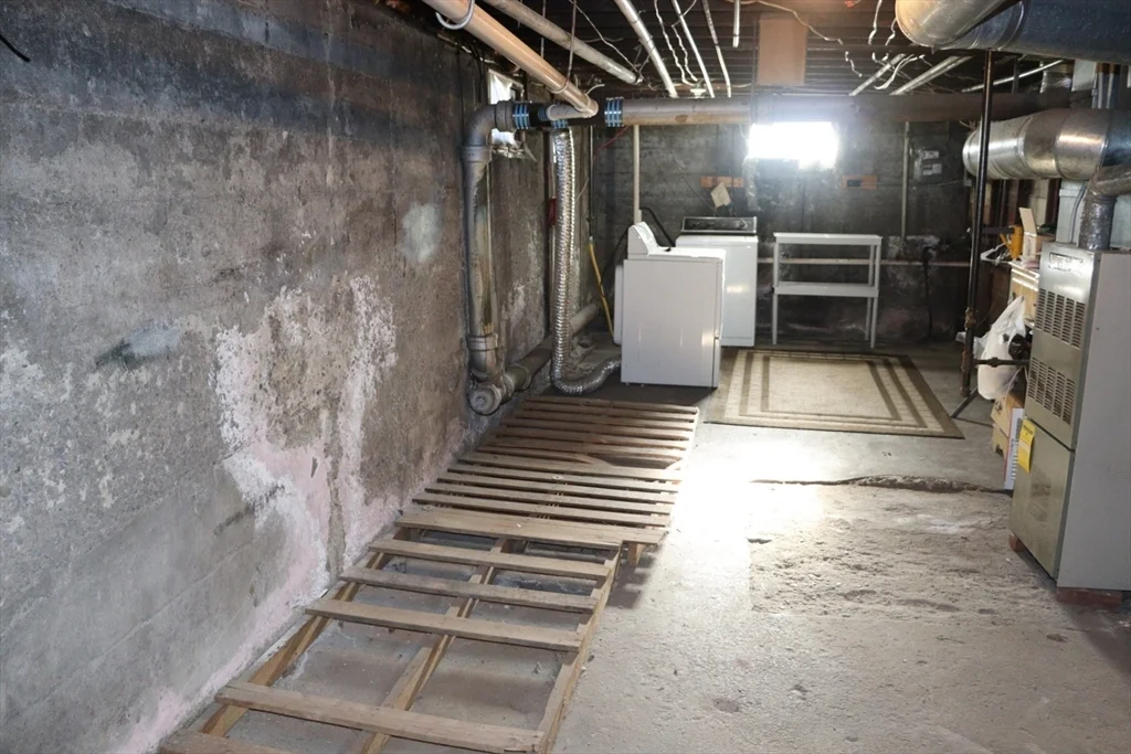 40 Baker Ave, Quincy