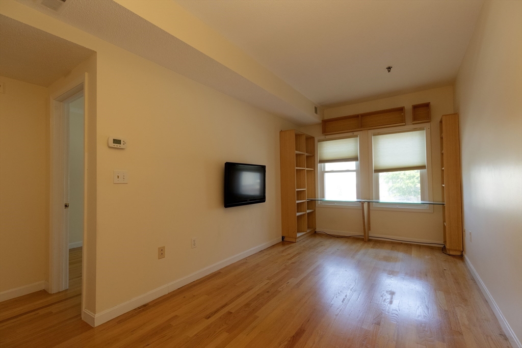 2456 Massachusetts Ave, North Cambridge