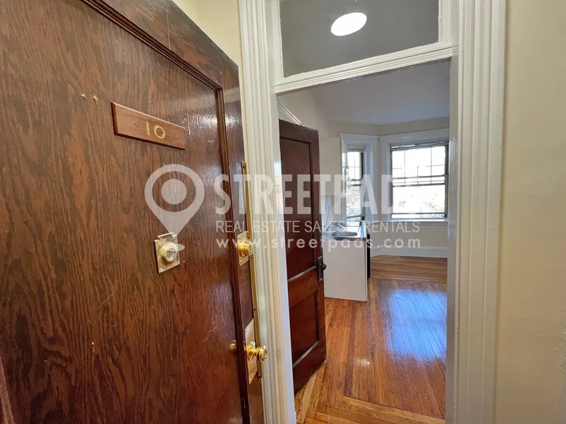 27 Park Dr, Fenway