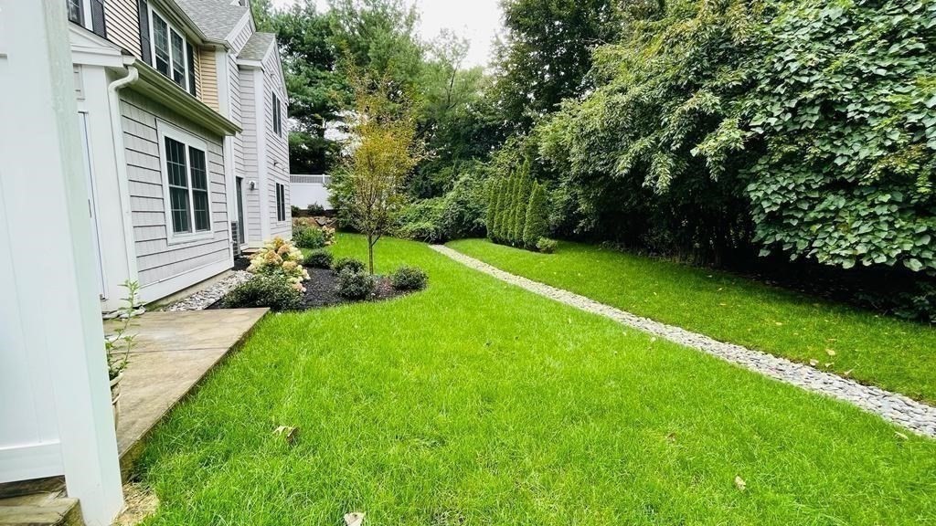 60 Village Dr, Quincy