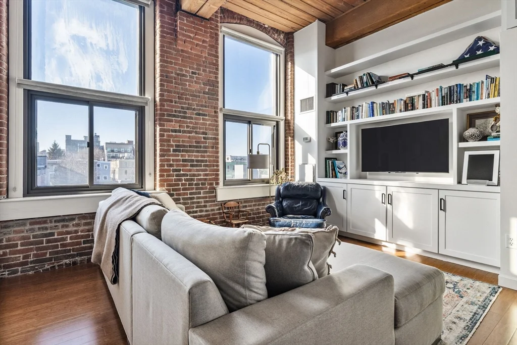 320 West 2nd St, South Boston