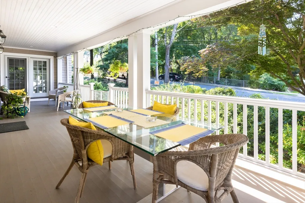 160 Allen Ave, Waban