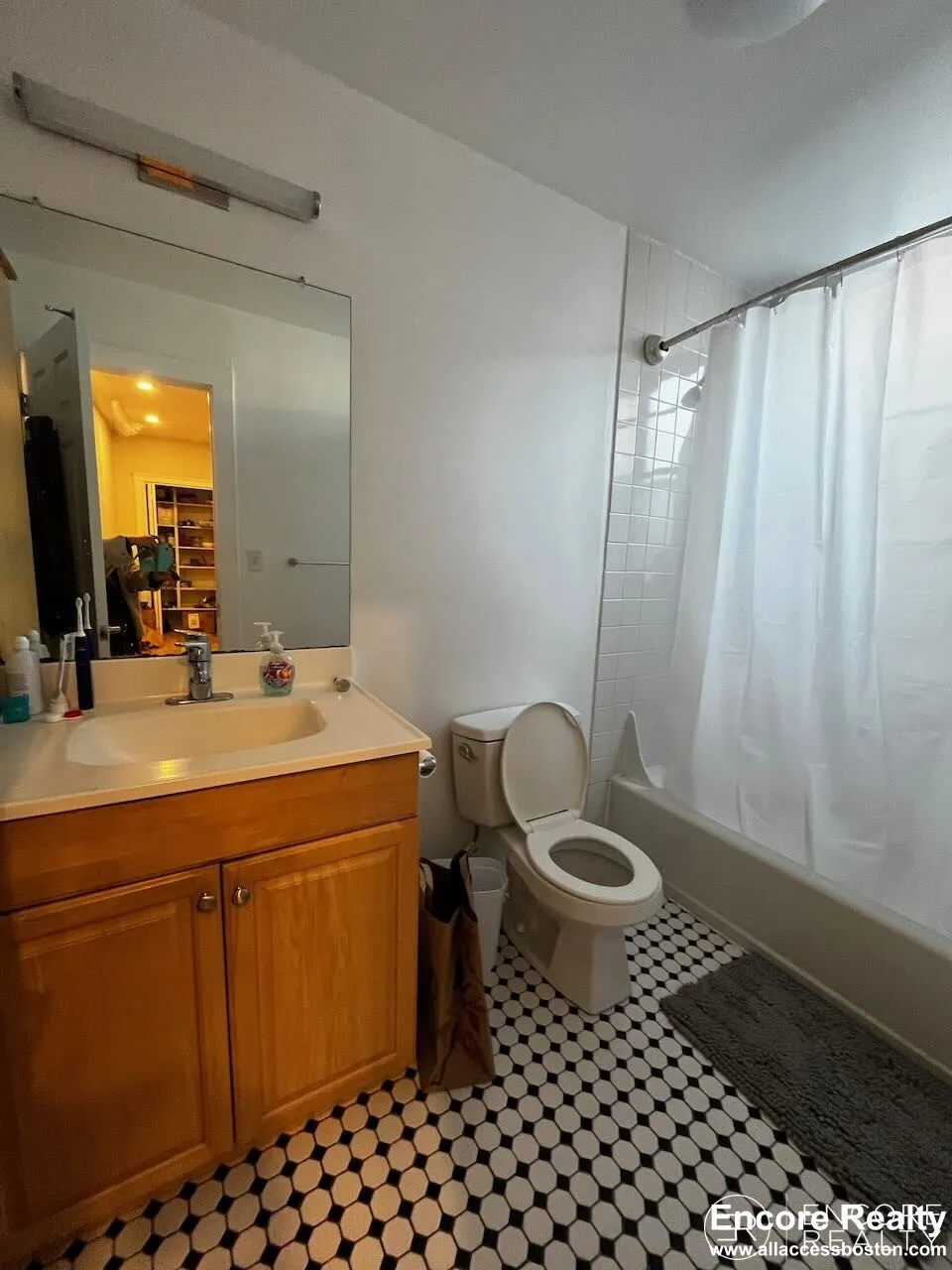 833 Beacon St, Fenway