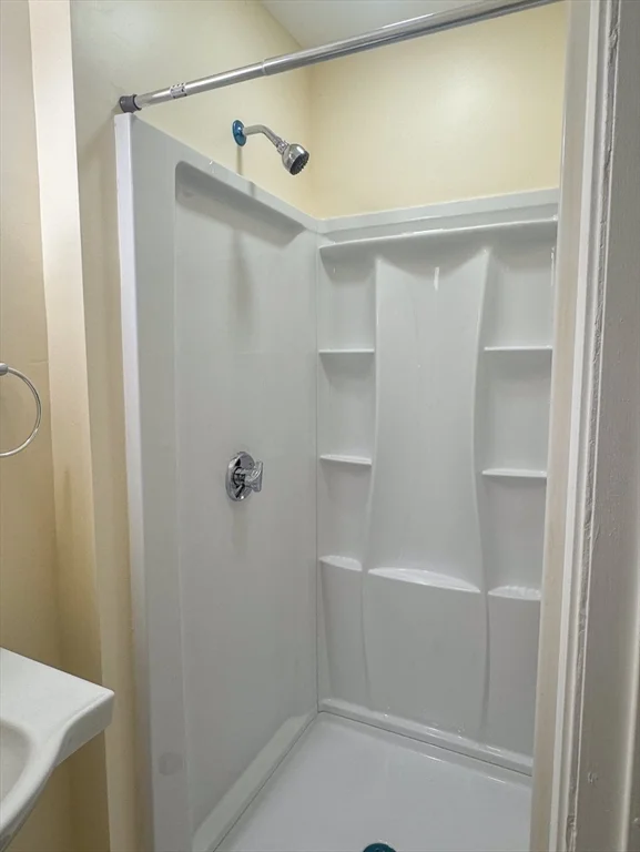 35 Hollander St, Roxbury