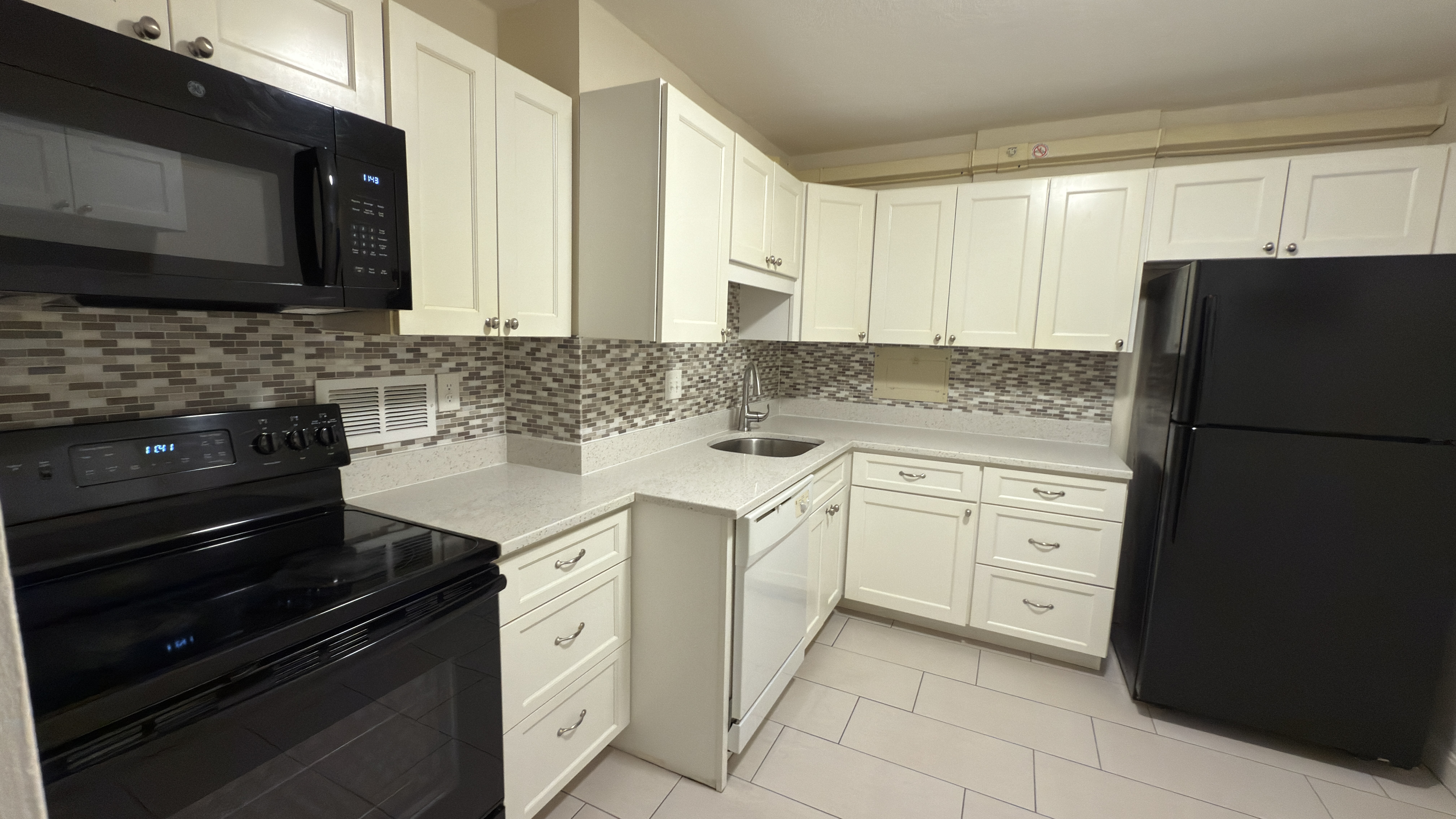 101 Monmouth St, Longwood