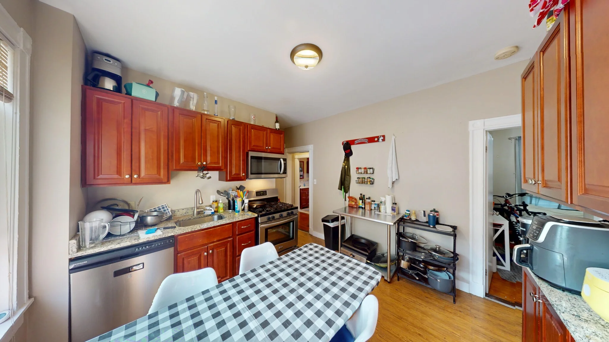 8 Sunset St, Mission Hill