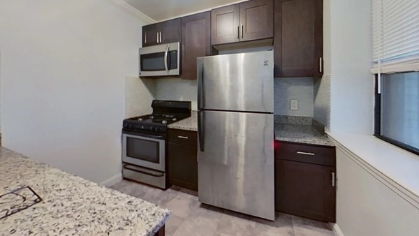 435 Walnut Ave, Roxbury