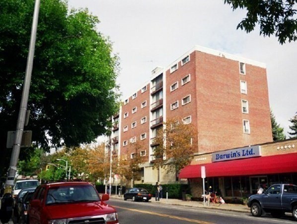 1643 Cambridge St, Mid-Cambridge