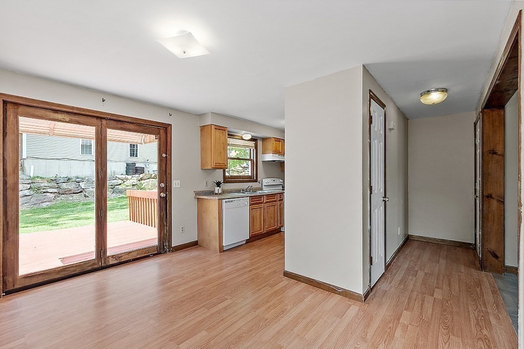 29 Wildwood Ave, Webster Square