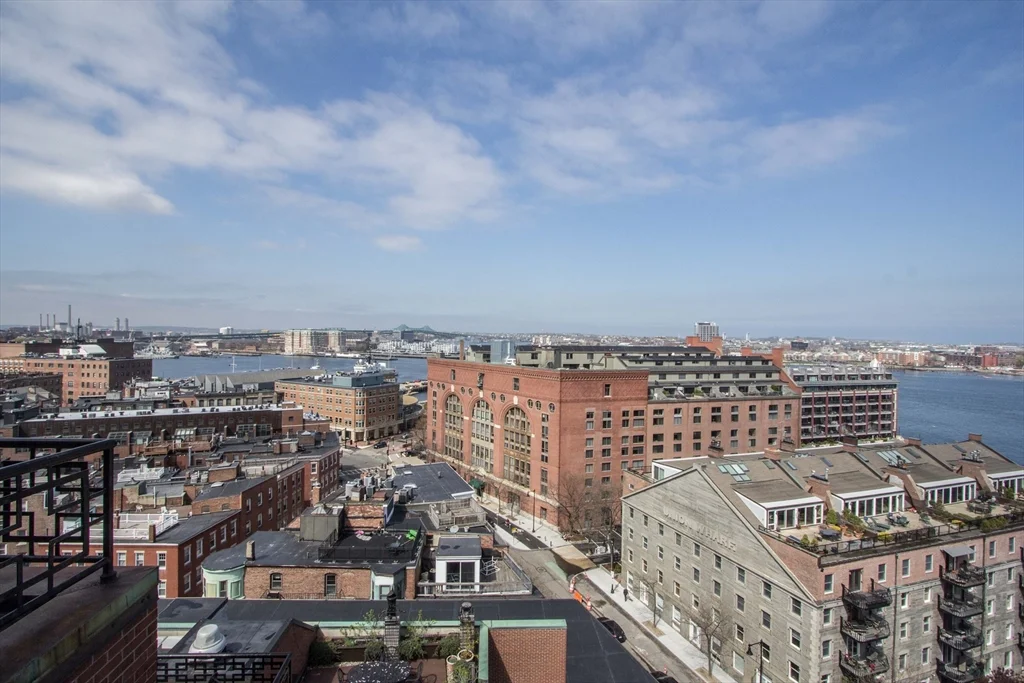 300 Commercial St, North End