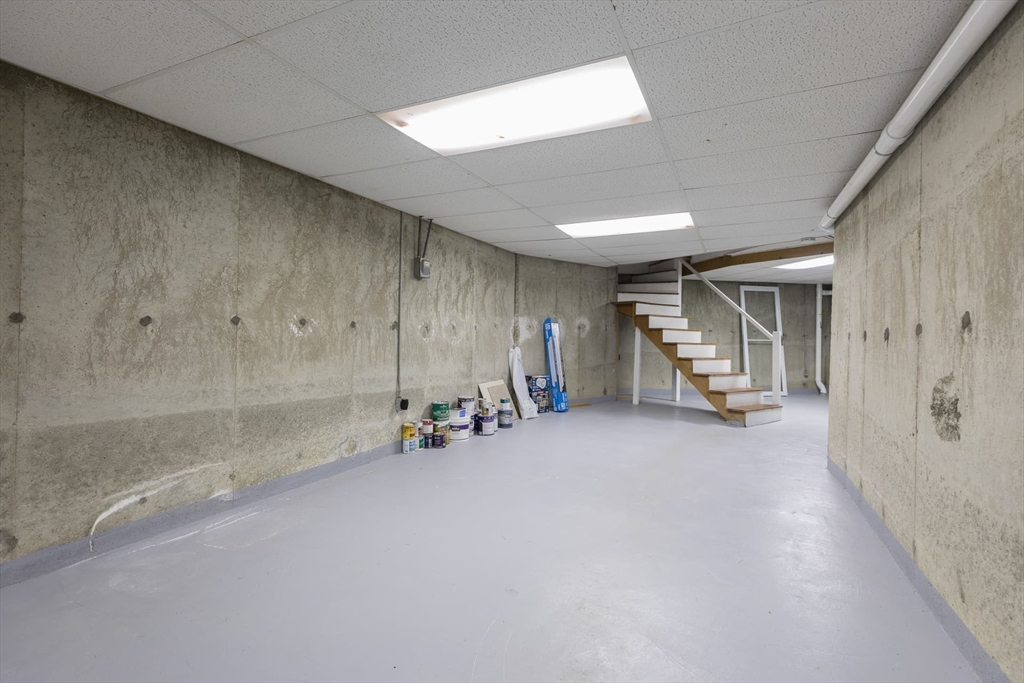 22 Bradford Rd, Weston