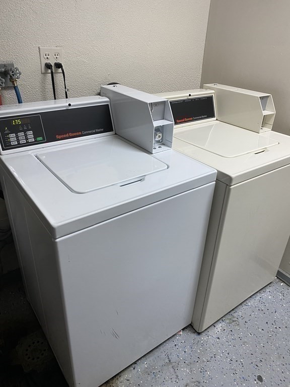 44 Maple St, Hyde Park