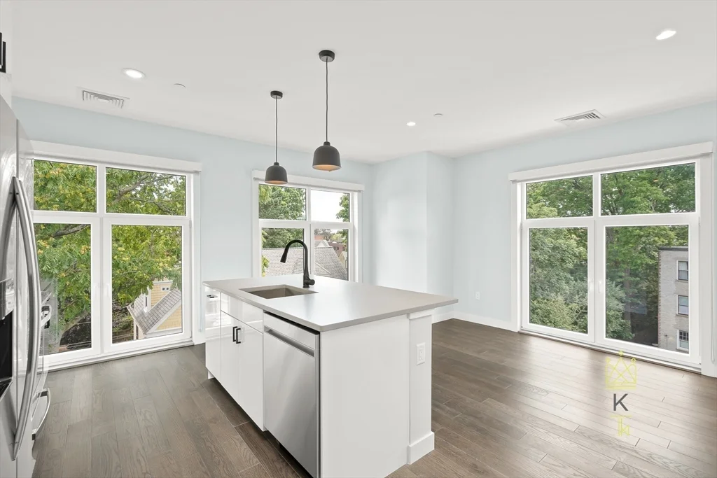 54 Auburn, Coolidge Corner