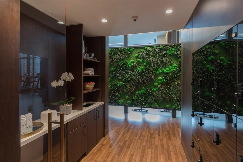 40 Trinity Pl, Back Bay