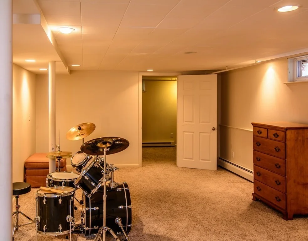 253 W Main St, Westborough