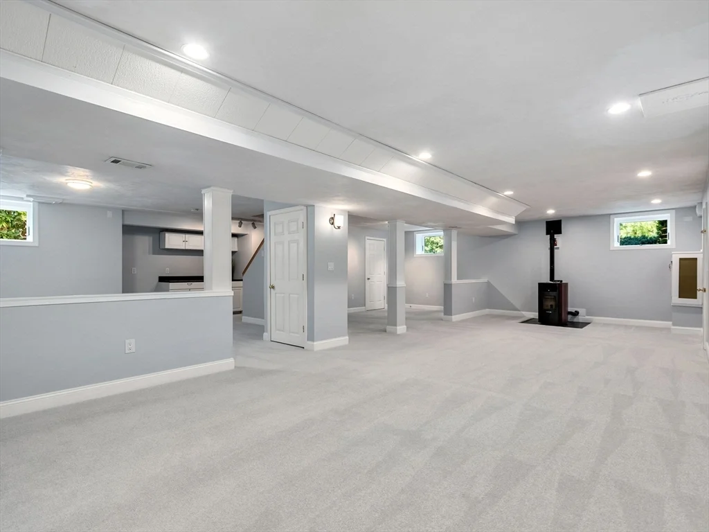 13 Breakneck Hill Rd, Hopkinton