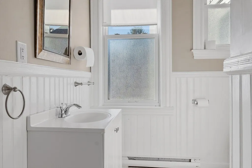 113 Main St, Pepperell